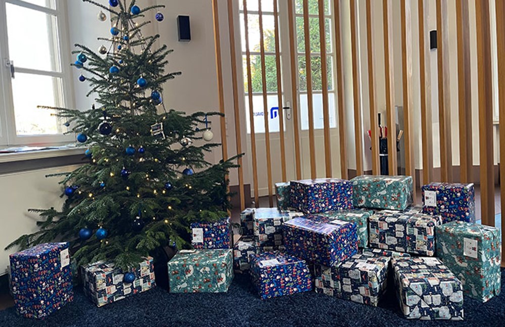 Herzenspakete mit Wirkung: Die Medialine Group engagiert sich für den Weihnachtspäckchenkonvoi