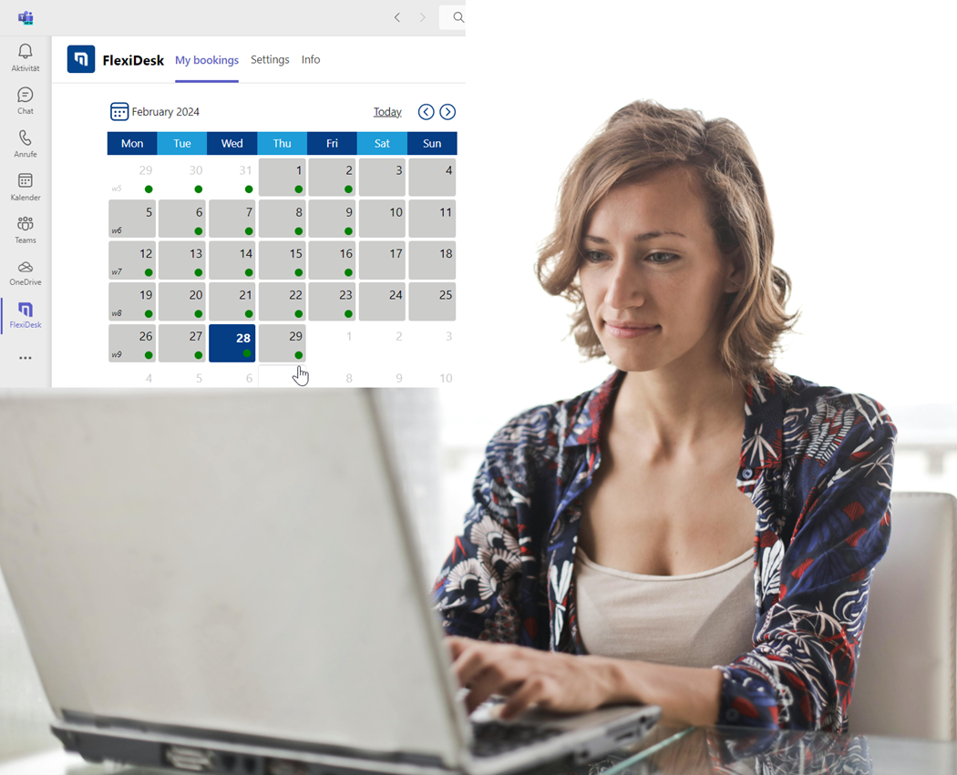 Frau am Laptop bucht ihren Brüro-Arbeitplatz mit FlexiDesk